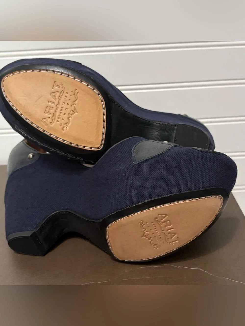 ARIAT Vista Midnight Blue Peep Toe Horsebit Wedge Heel Sandals Womens Size 9 NEW